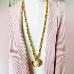 Vintage IVANA New York Goldtone Oversized Faux Pearl Logo Pendant Chain Necklace